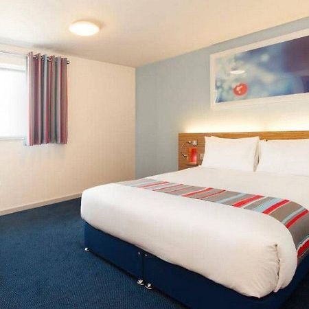 Travelodge London Ealing Exterior foto