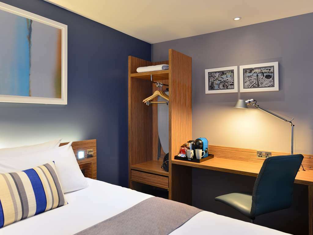 Travelodge London Ealing Cameră foto